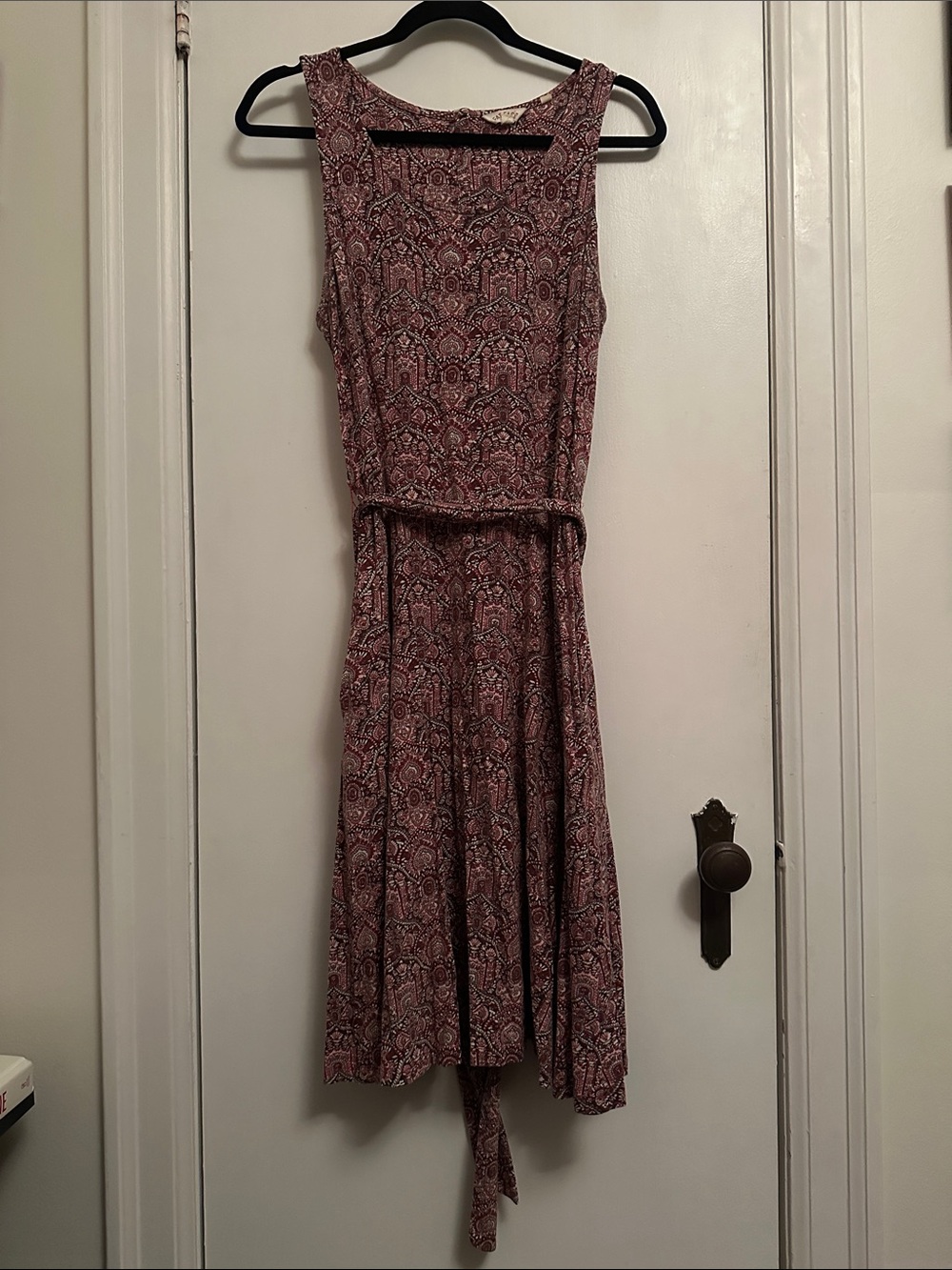 Sleeveless Paisley Midi Dress in Mauve Pink